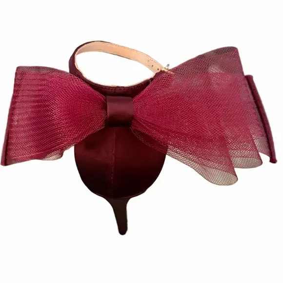 Jessica Simpson satin burgundy ankle strap 3.5 heel with tulle bow. Size 5.5 - Picture 2 of 4